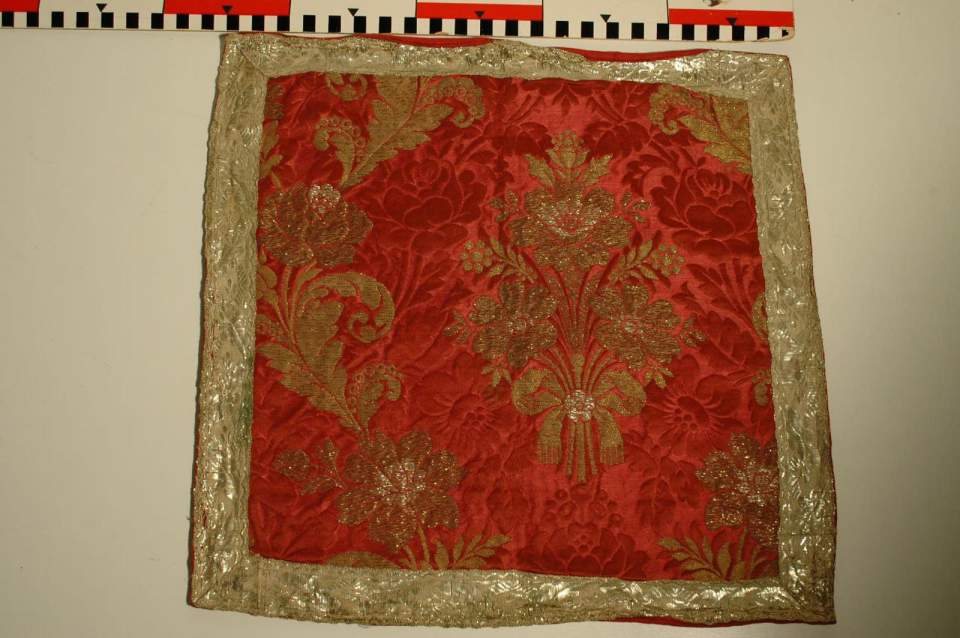 Altardecke (?) verm. zu Priestergewand 2008.385