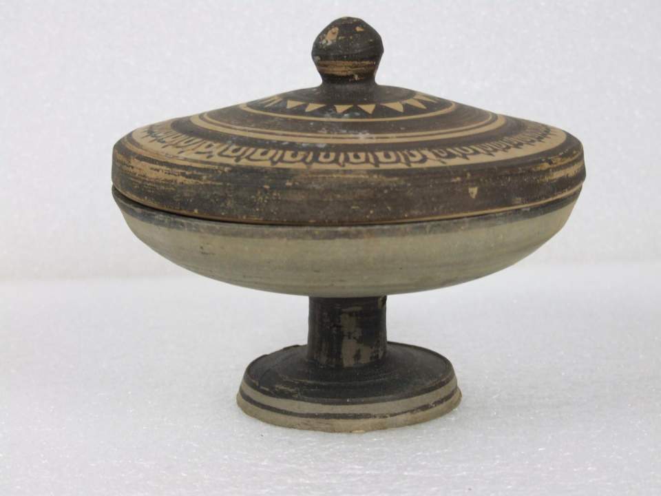 Schale mit Deckel