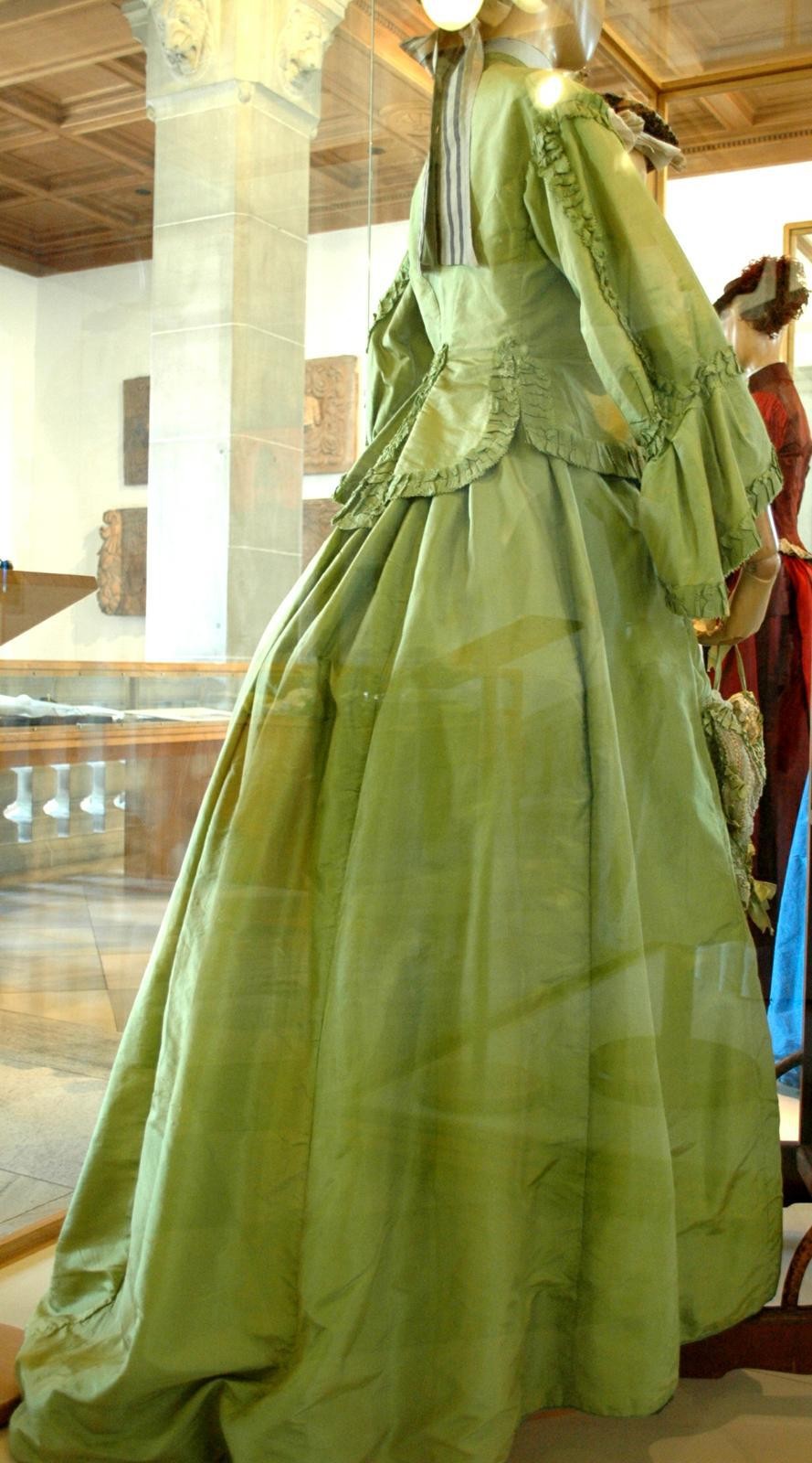 Grünes Damenkleid