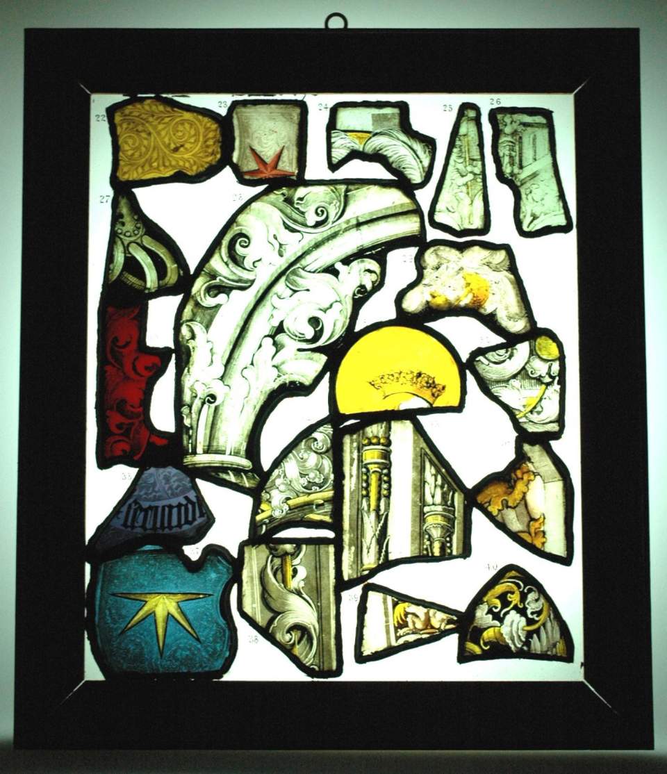Glasplatte mit Glasgemälde-Fragmenten, Nummer 22 - 40