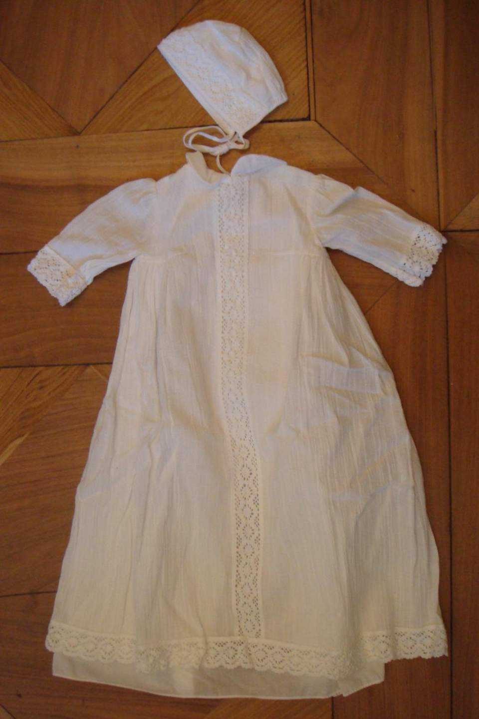 Taufkleid mit Mütze