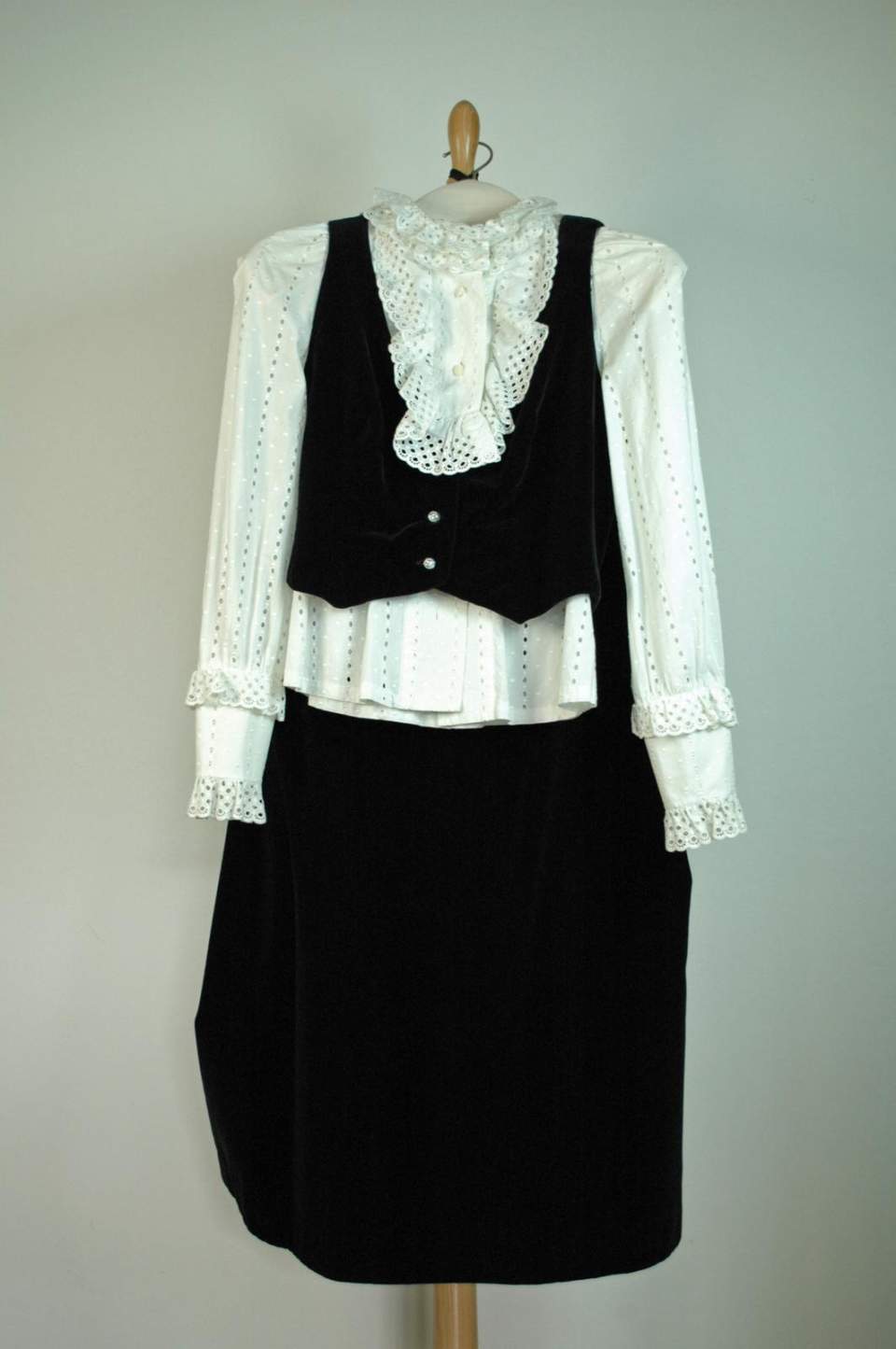 Samtkleid von Paola Felix-Del Medico
