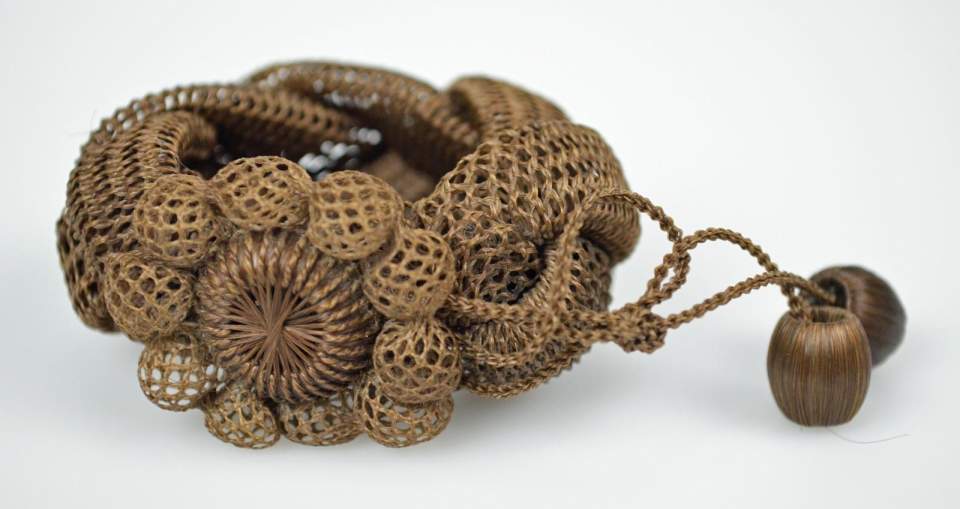 Armband mit Haarkugeln; Haararbeit; 2. Hälfte 19. Jh.
