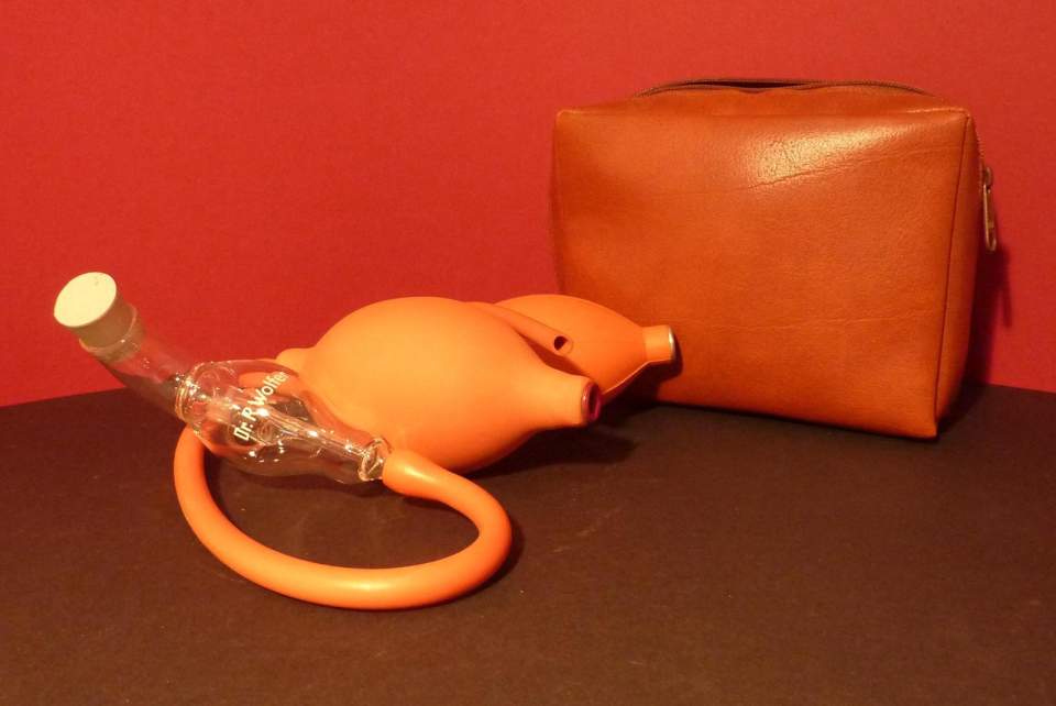 Asthma-Inhalator 'Vernebler' nach Dr. med. R. Wolfer