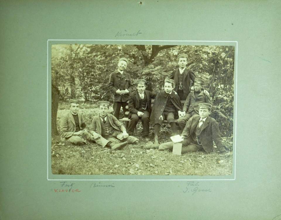 Fotografie ca. 1900, Schüler