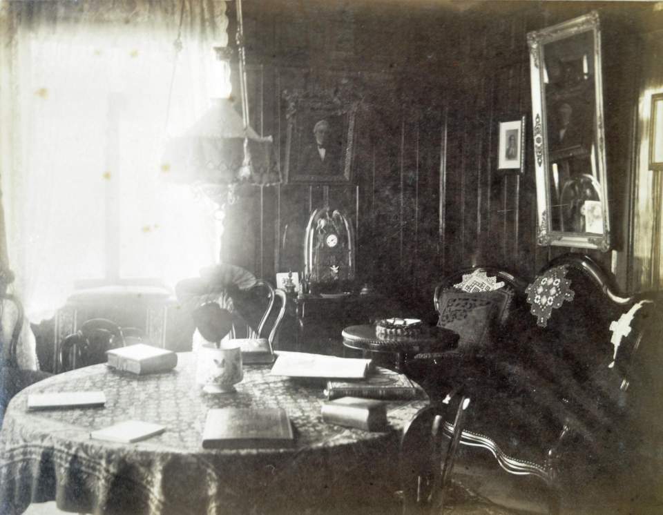 3 Fotografien: Interieur Wohnung Kirchstrasse 44, Rorschach, um 1900