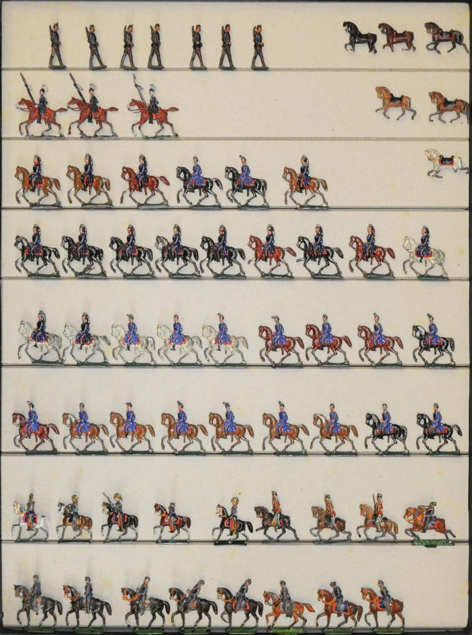Zinnfiguren, Zinnsoldaten. Französische und deutsche Kavallerie. demi ronde-bosse.