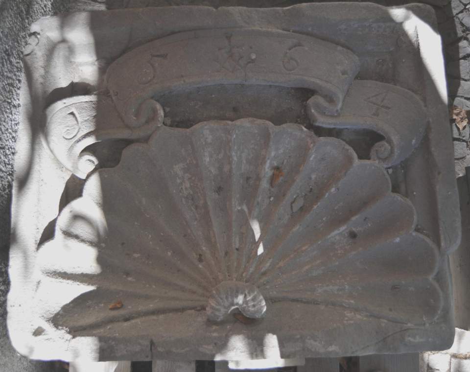 Muschel - Stein, datiert 1564 - Spolie