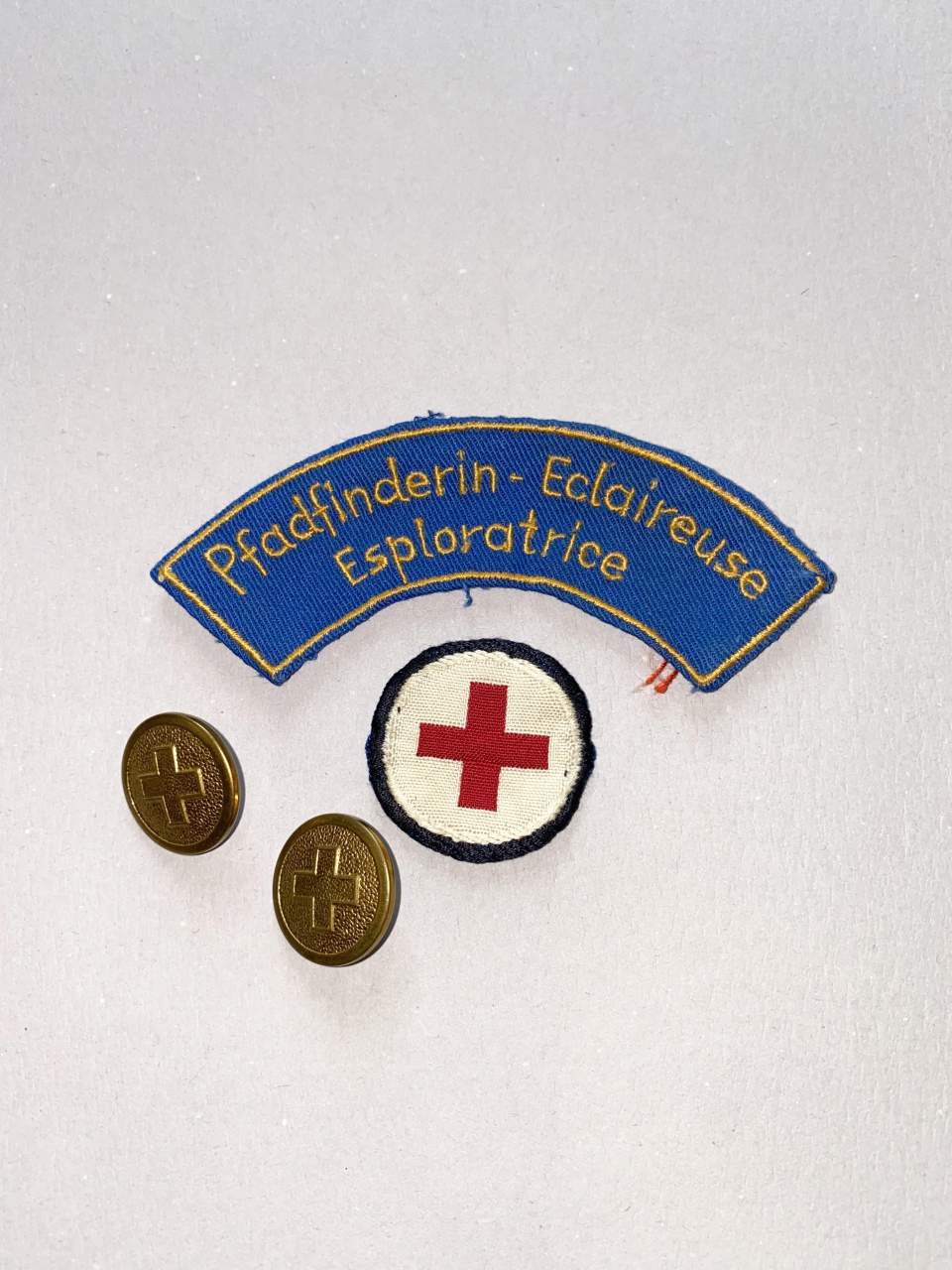 Pfadfinder Emblem mit 2 Knöpfen