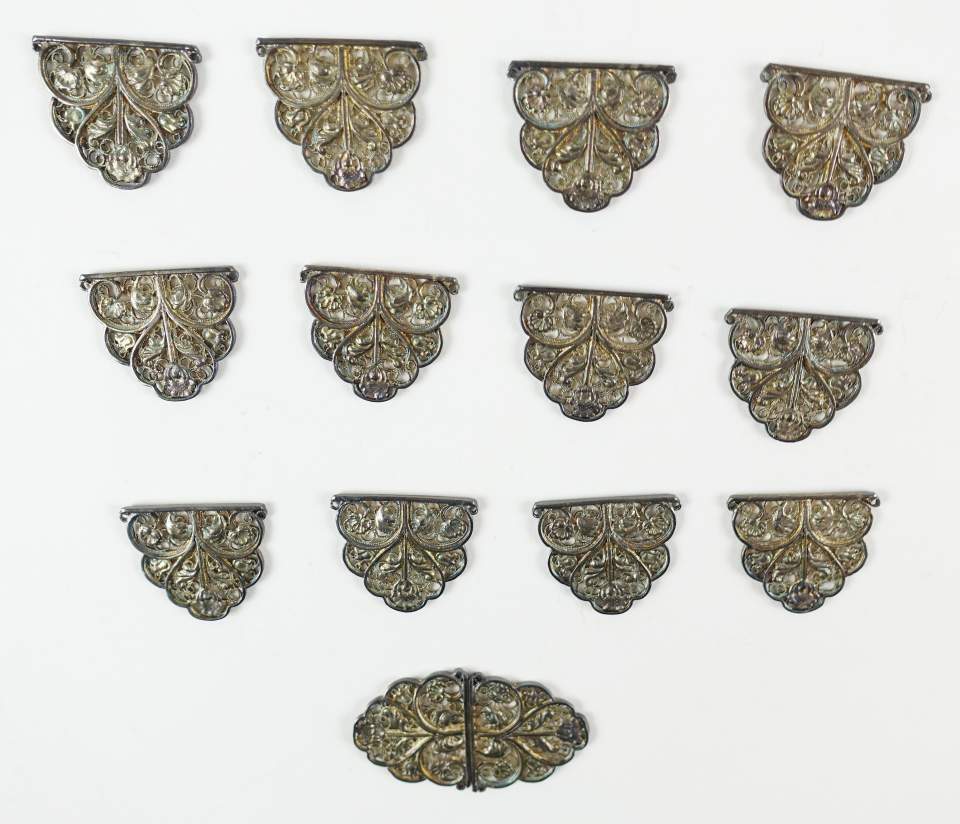 Miederspangen als Schmuck für Mieder