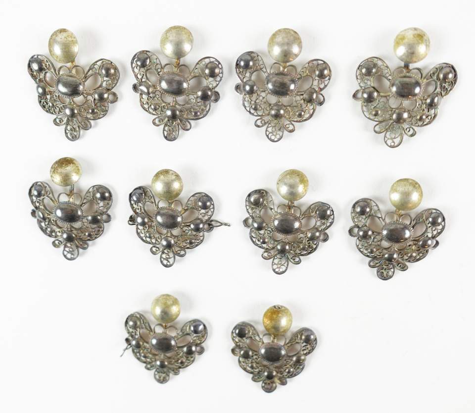 Miederspangen als Schmuck für Mieder