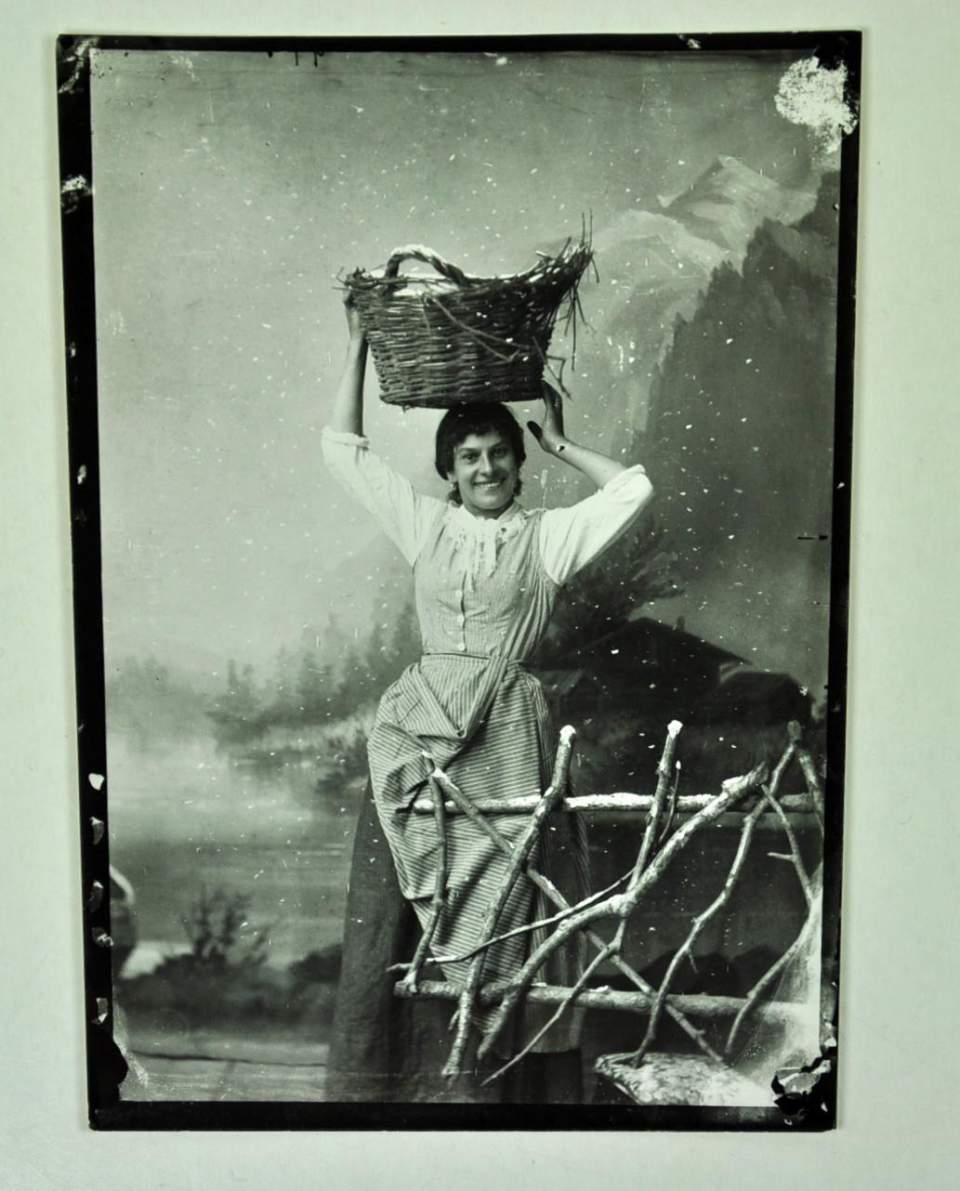 Inszenierte Atelierfotografien von Paul Labhart, Rorschach