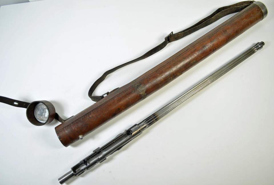 Ersatzlauf für Maschinengewehr mit Ledertasche