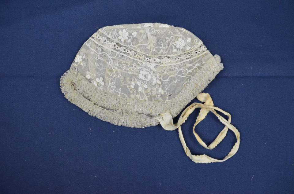 Mädchenhaube