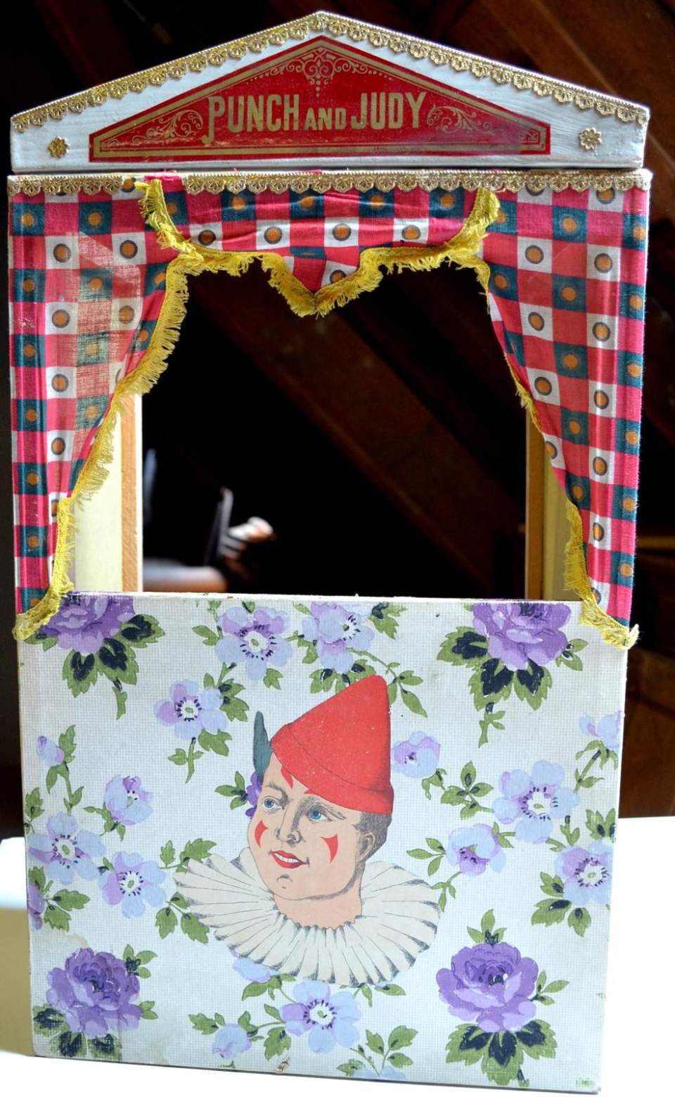 Kasperlitheater, Kulisse und 4 Spielfiguren