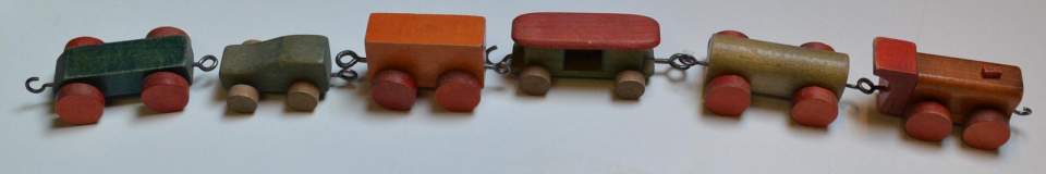 Holzeisenbahn, Lok und 5 Wagen