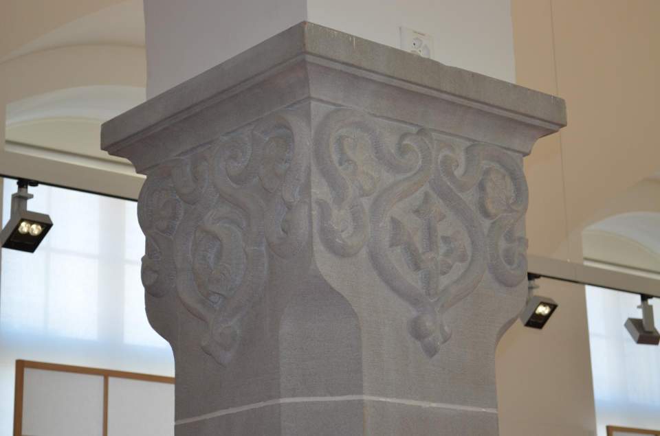Sternzeichen-Kapitelle ursprünglicher Archäologieraum