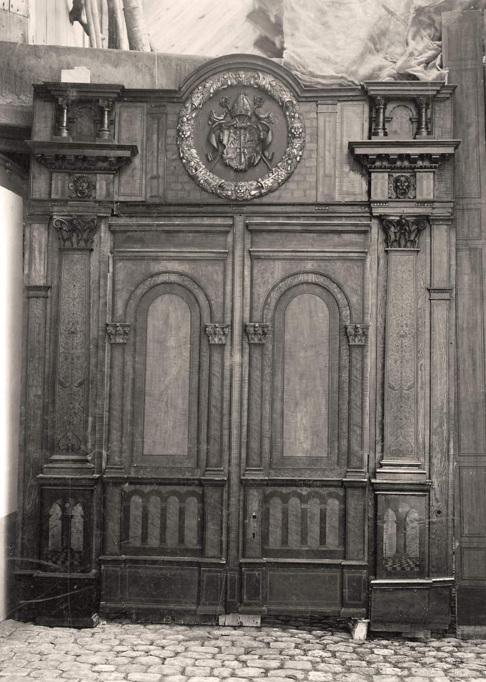 Fotografie Täfer Opsersaal vor Einbau, Portal