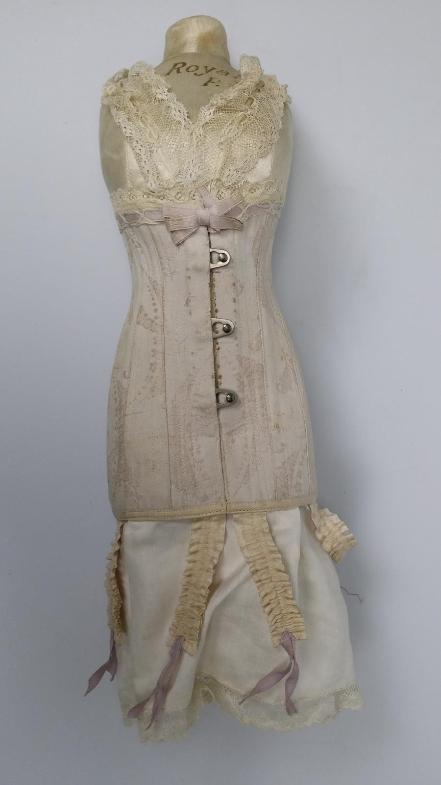 Kleine Schneiderbüste mit Korsett und Unterrock, Modell, Büste, Puppe, Mannequin