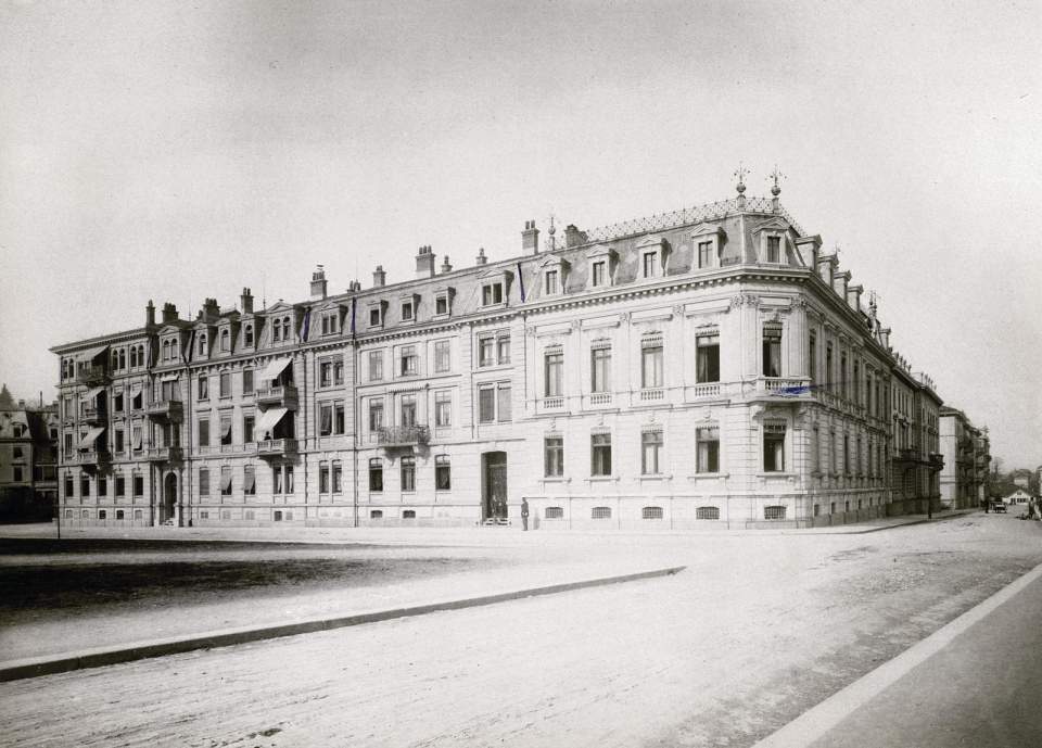 Fotografie Kirchhoferhaus und Häuserzeilen Museumstrasse-Blumenaustrasse