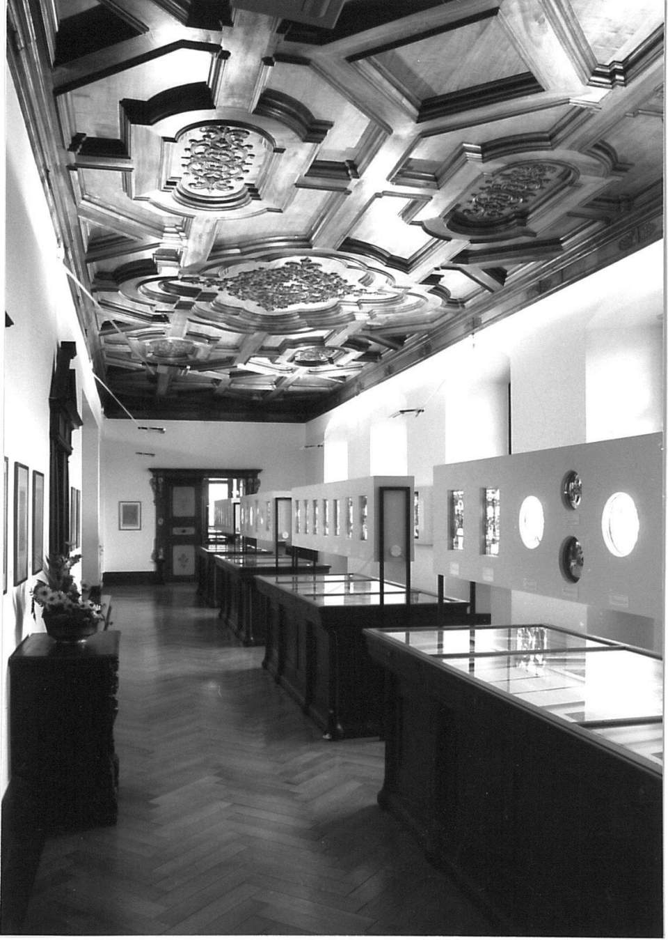 6 Fotografien Glasgemäldekorridor