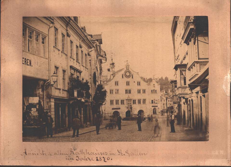 Ansicht Marktgasse mit Rathaus, links vorne die Brot- und Tuchlaube