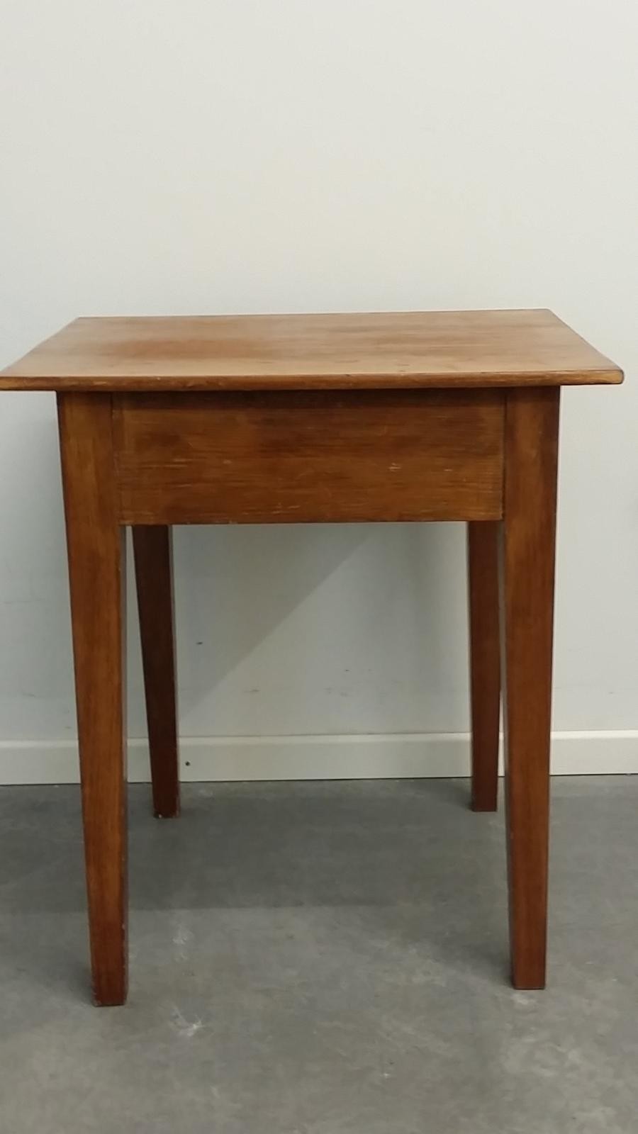 Kleiner Tisch, ländliches Biedermeier