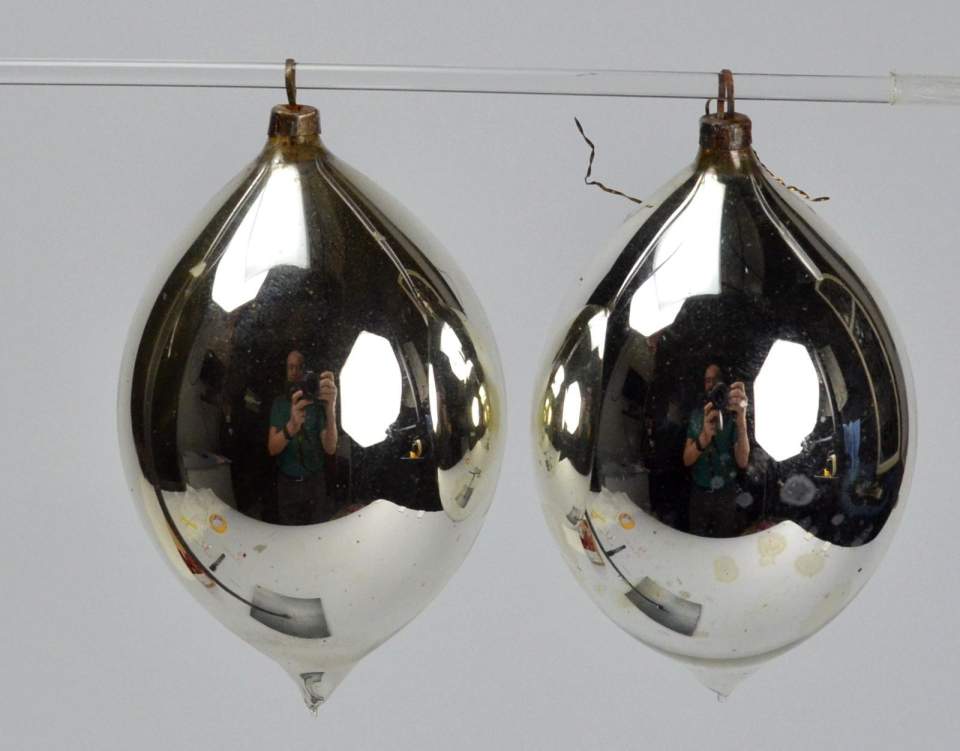 Weihnachtsschmuck, 2 Chrisbaumkugeln