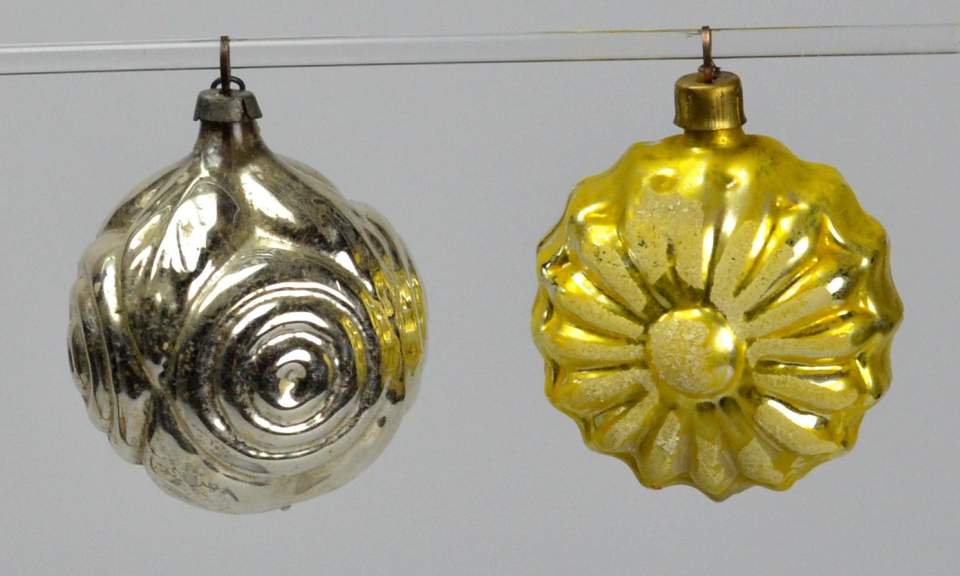 Weihnachtsschmuck, 2 Christbaumkugeln