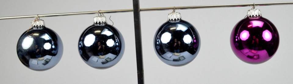 Weihnachtsschmuck, 4 Christbaumkugeln