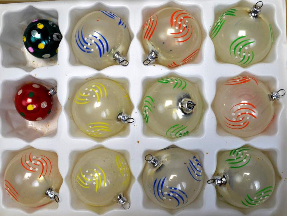 Weihnachtsschmuck, 12 Christbaumkugeln