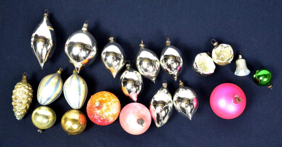 Weihnachtsschmuck, 19 Christbaumkugeln