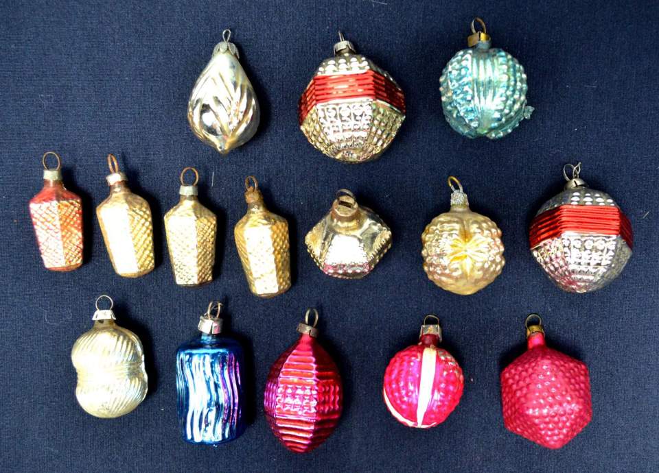 Weihnachtsschmuck, 15 Kugeln versch. Objekte darstellend