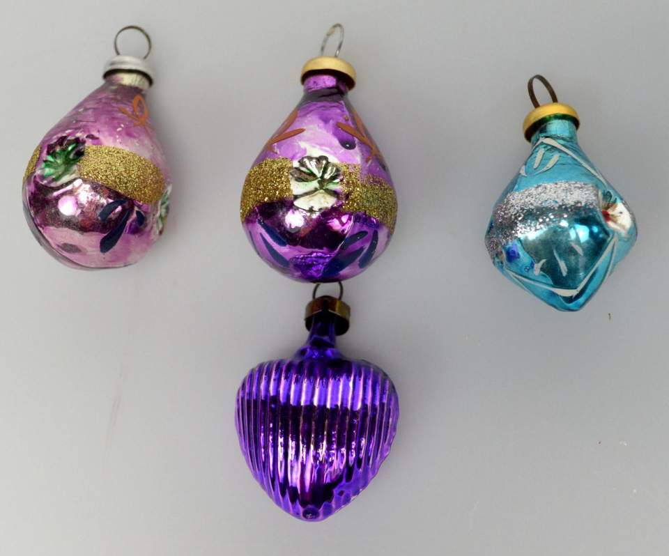 Weihnachtsshmuck, 4 kleine Christbaumkugeln