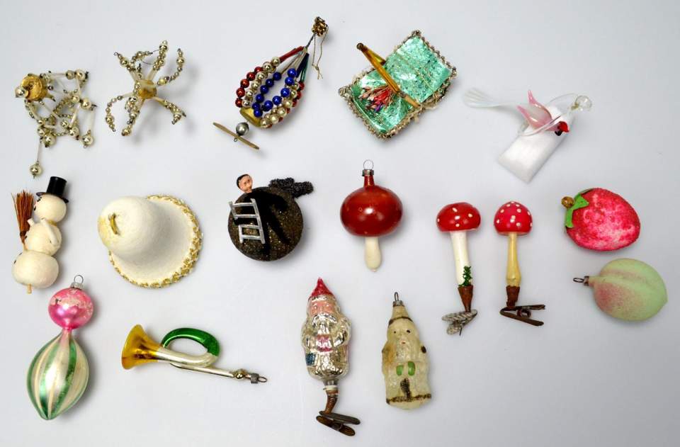 Weihnachtsschmuck, 17 Objekte versch. Form, aus versch. Material