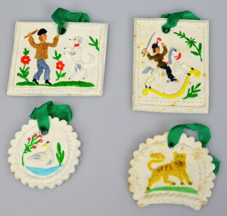 Weihnachtsschmuck, 4 Objekte aus Salzteig, sog. "Deviisli"
