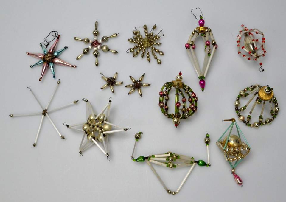 Weihnachtsschmuck, 13 Objekte Glasperlenschmuck