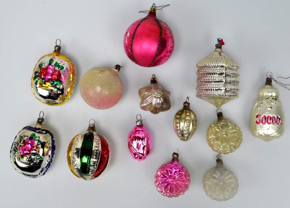 Weihnachtsschmuck, 13 Christbaumkugeln