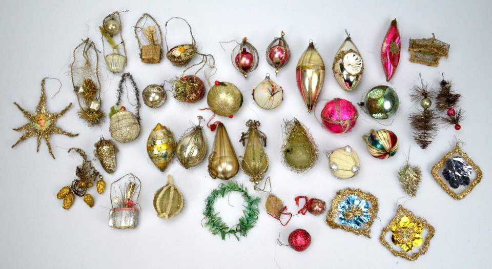 Weihnachtsschmuck, 39 Objekte aus leonischen Drähten und Lametta