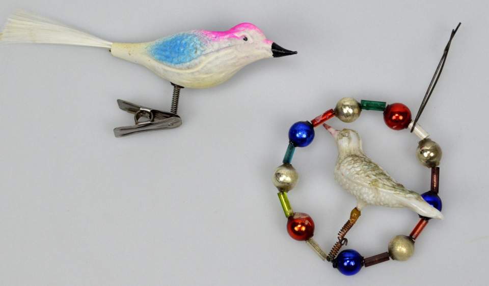 Weihnachtsschmuck, 2 Vögel aus Opalglas