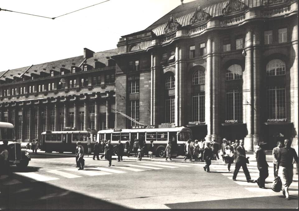 Postkarte Trolleybus-Haltestelle Hauptbahnhof