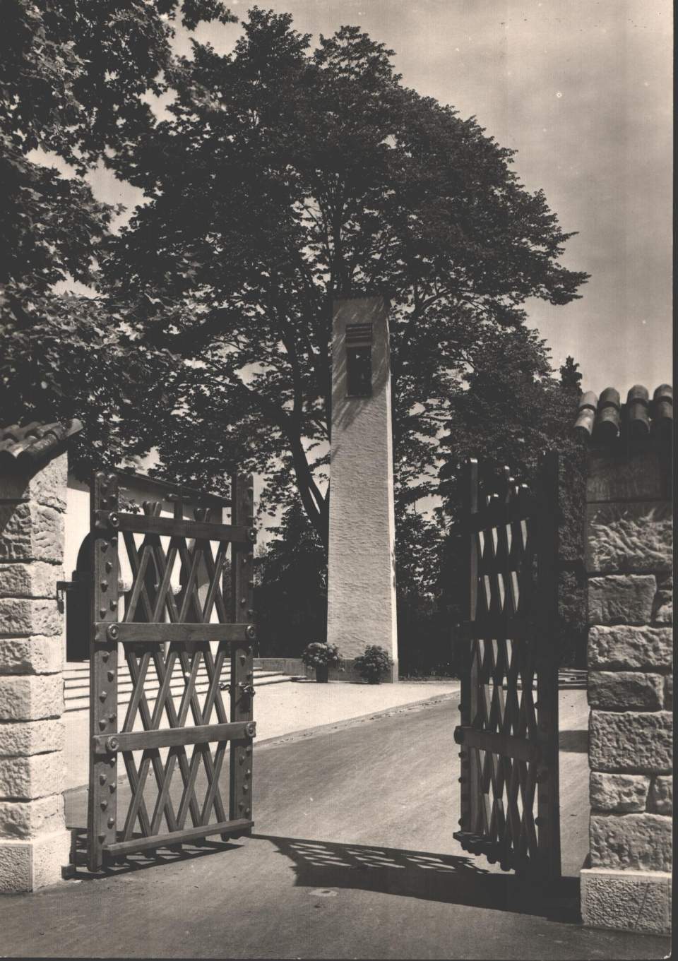 Postkarte Portal Friedhof Feldli