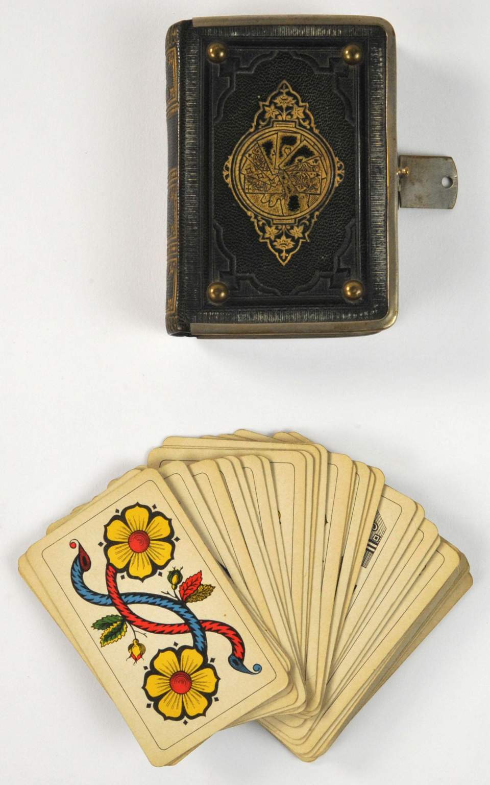 Kartenspiel mit Spielkartenetui in Buchform, Jasskarten