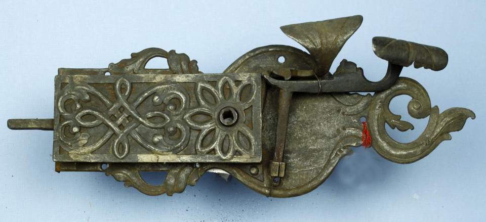 Türdrücker mit hebender Falle und Handriegel