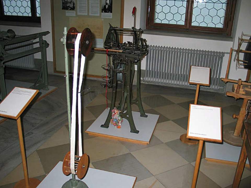 Fädelmaschine