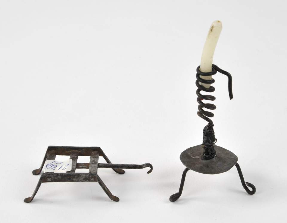 Kerzenständer und Geräte für Puppenstube