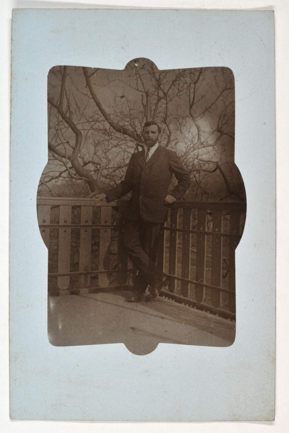 Eins von Zwei Personenfotos: J. Schwarzenbach, L. Sonderegger