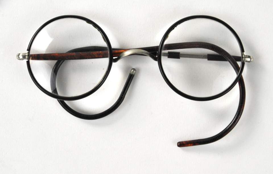 Brille mit Etui