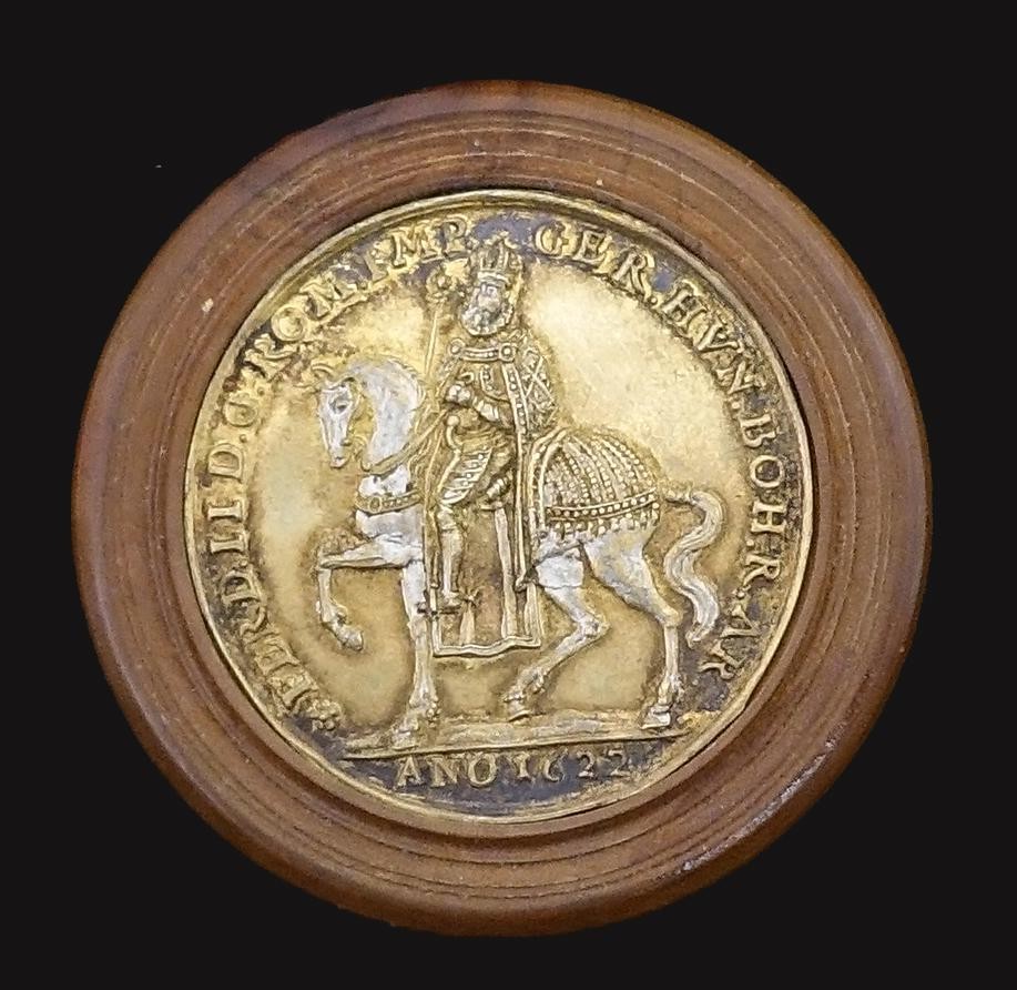 Medaille (in gedrechselter Holzkapsel) Kaiser Ferdinand II. u. Frau Eleonora v. Oesterreich