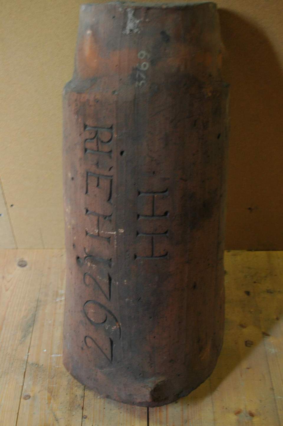 Rundziegel gross mit Nase, datiert 1767 - Spolie